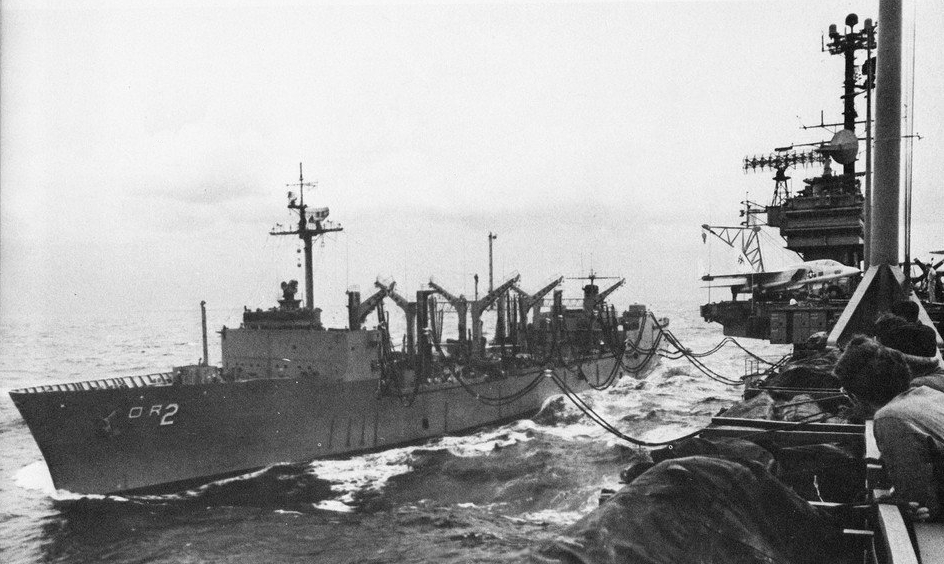 USS_Milwaukee_%28AOR-2%29_refueling_Forrestal_%28CVA-59%29_1971.jpg